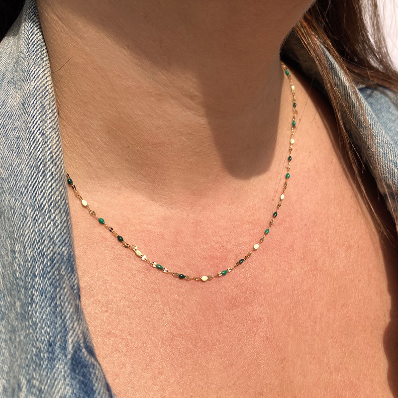 Collier acier doré perles vertes ou bleues