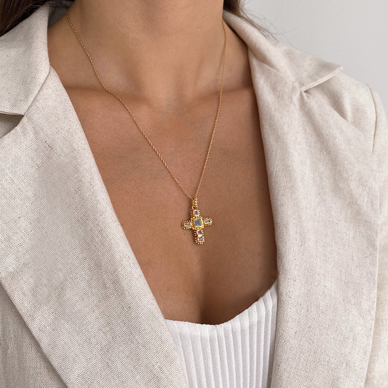 Collier Plaqué Or Croix Aqua et Quartz Rose