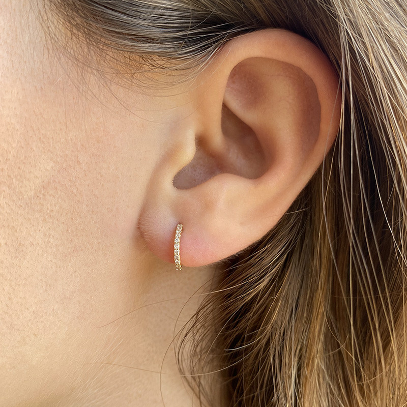 Demi-créole en or 18 carats diamantées