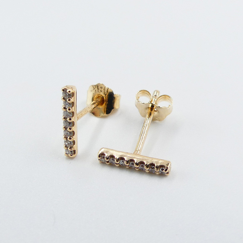 Clous en or 18 carats barrette diamants