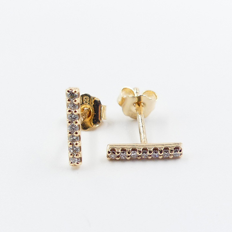 Clous en or 18 carats barrette diamants