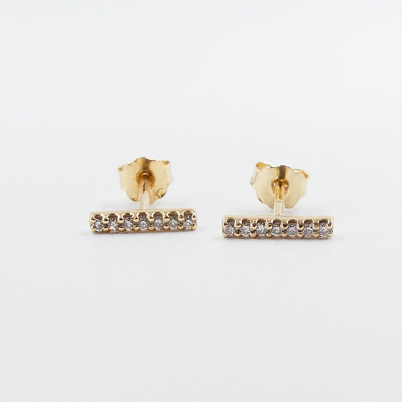 Clous en or 18 carats barrette diamants