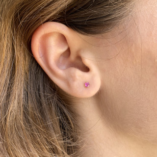 Clous en or 18 carats et Rubis