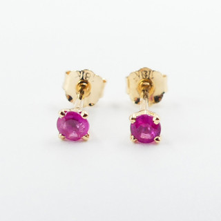 Clous en or 18 carats et Rubis
