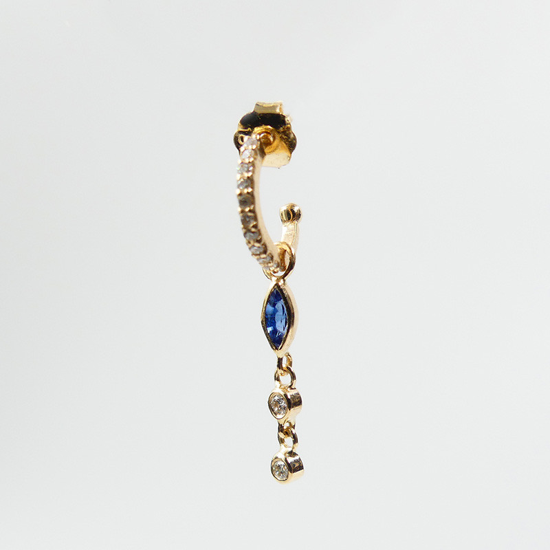 Boucle d’oreille pendante or 18 carats, diamants et Saphir