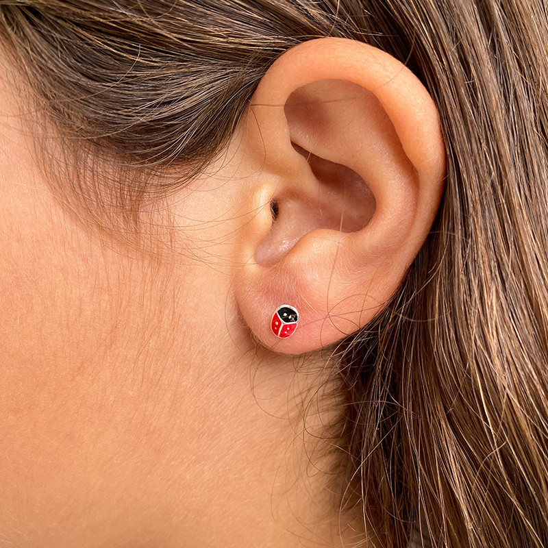 Clous coccinelle hypoallergénique en argent pour femmes