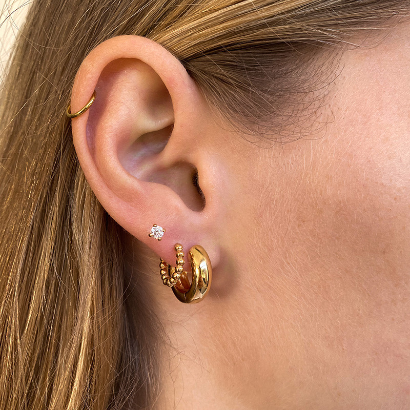 Clous d'oreilles plaqué or solitaire