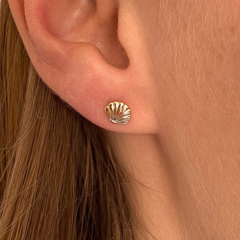 Clous d'oreilles plaqué or coquillage