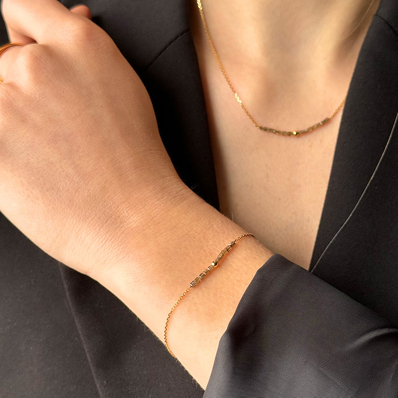 Collier or 18 carats et Diamants Gris