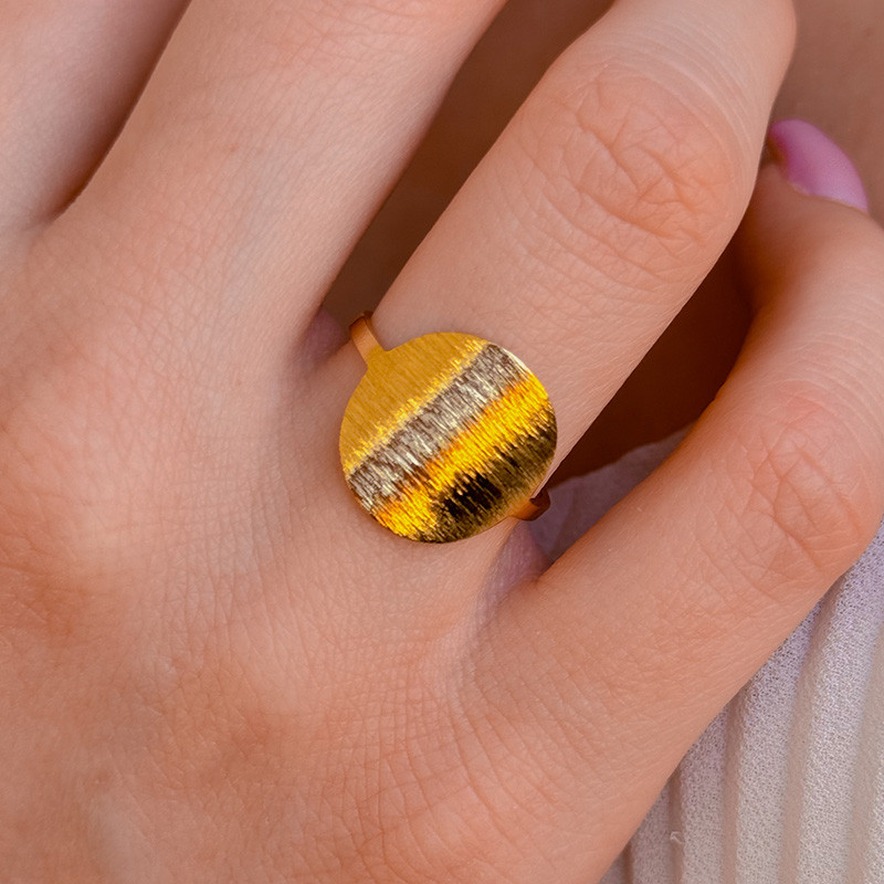 Bague ajustable cercle en acier doré texturée