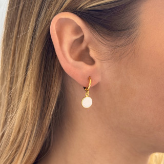 Boucle à l'unité dorée ronde nacre