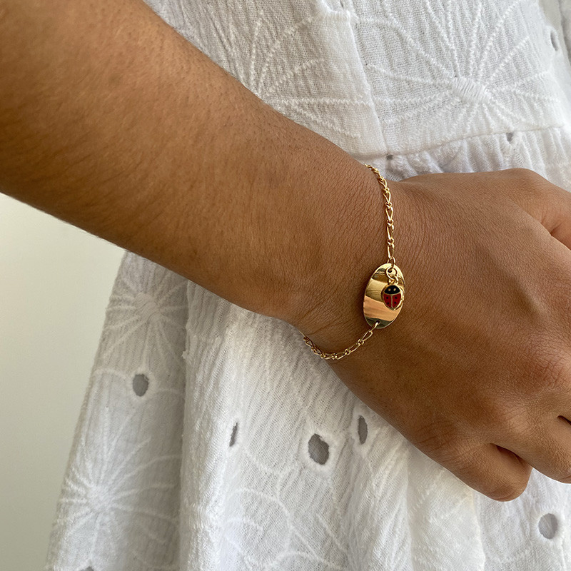 gourmette enfant portée par un enfant