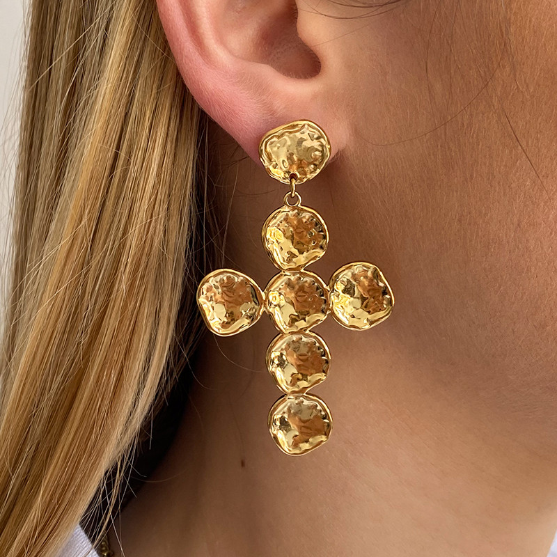 Boucles d’oreilles acier pendantes croix