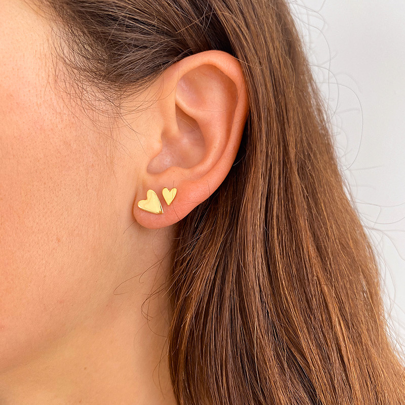 Clous d'oreilles coeurs