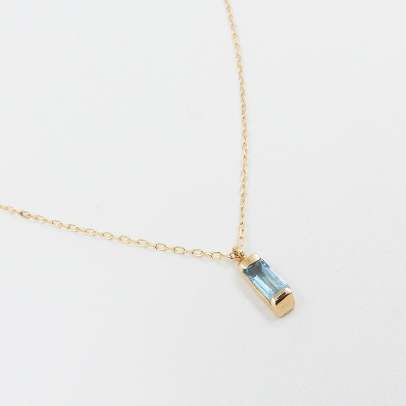 Collier or 18 carats baguette Topaze Bleue