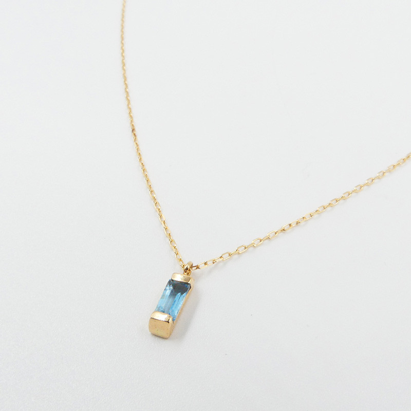 Collier or 18 carats baguette Topaze Bleue