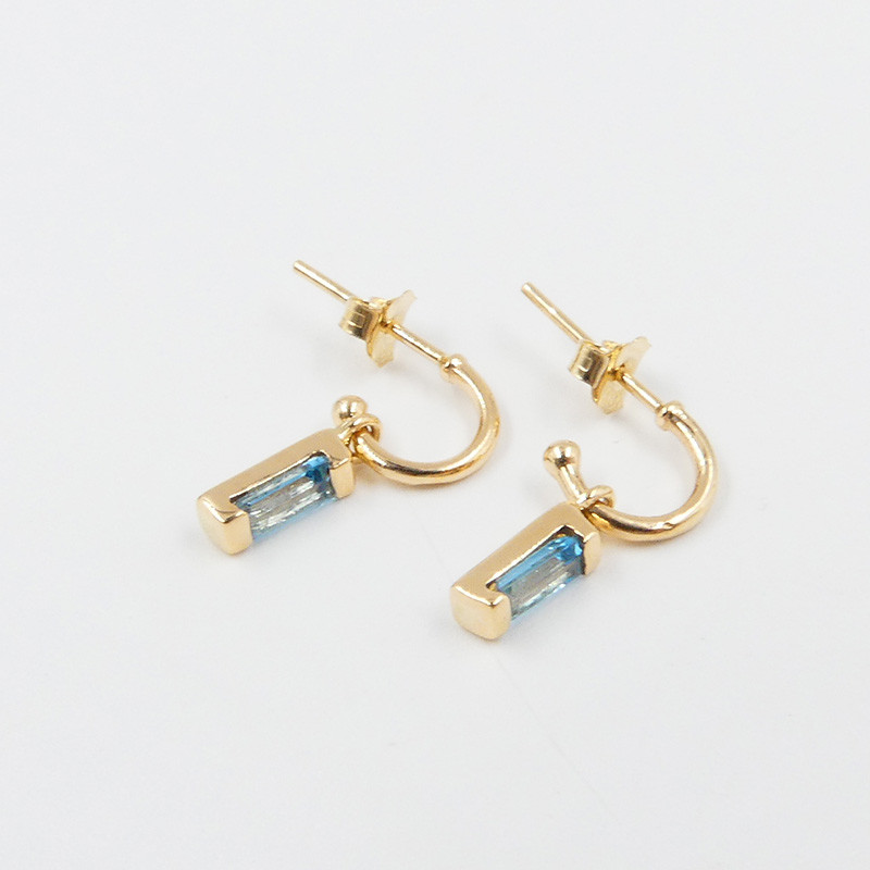 Boucles d’oreilles pendantes or 18 carats et Topaze bleue