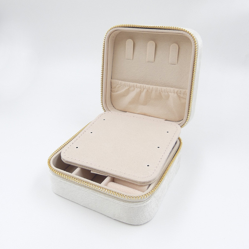 Boîte à bijoux carré en velours