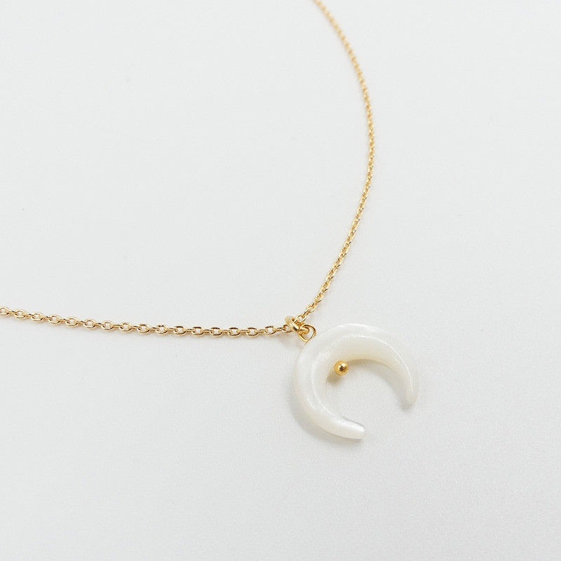 Collier Plaqué or demi-lune Nacre