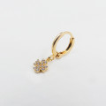 Boucle à l'unité dorée trèfle strass