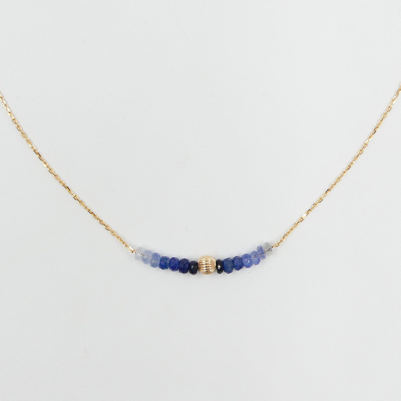 Collier or 18 carats et saphir