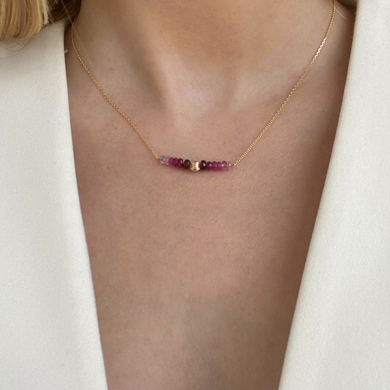 Collier or 18 carats et rubis