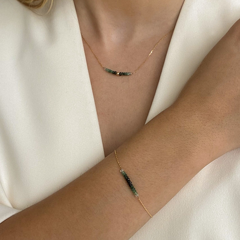 Collier or 18 carats et émeraude