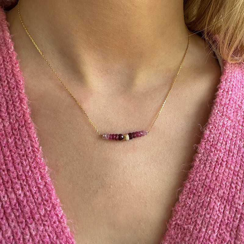 Collier or 18 carats et rubis