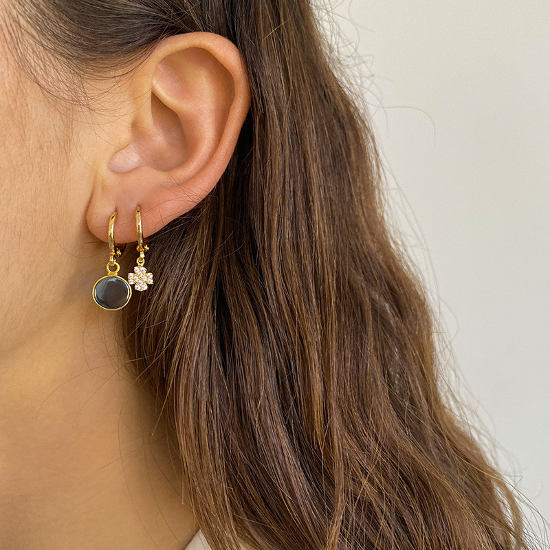 Boucle à l'unité dorée ronde Noire