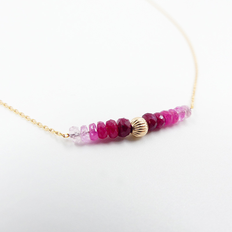 Collier or 18 carats et rubis