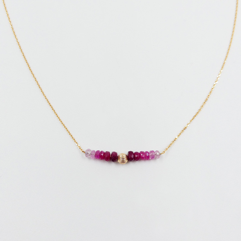 Collier or 18 carats et rubis