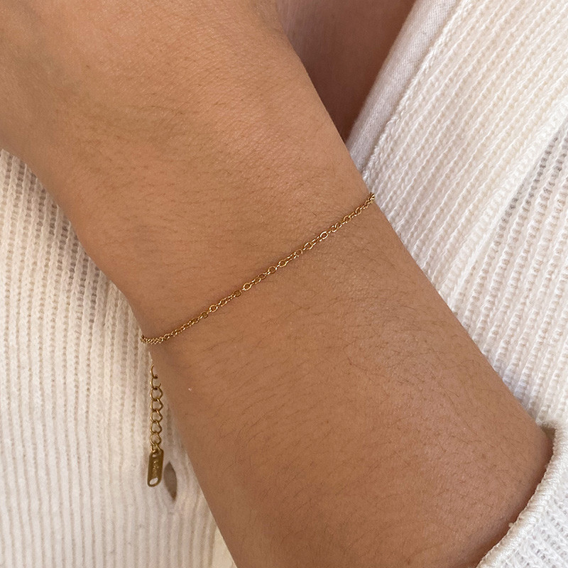 Bracelet chaine simple en acier doré