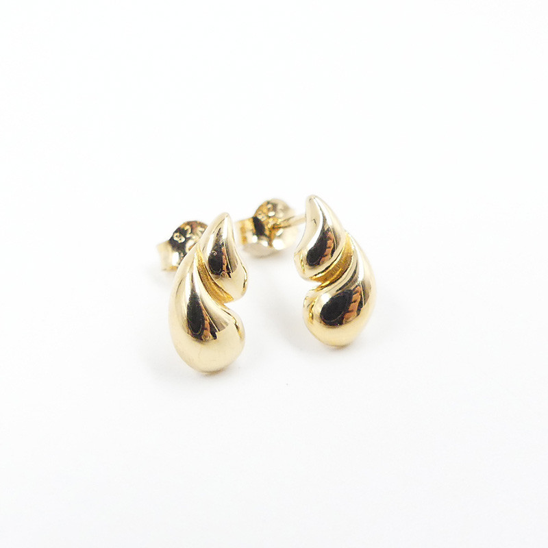 Clous d'oreilles plaqué or double gouttes