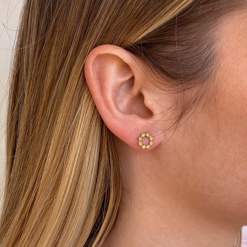 Clous plaqué or couronne de fleurs