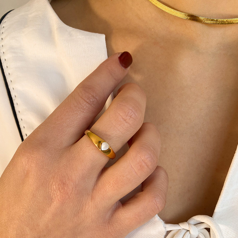 Bague dorée chevalière coeur