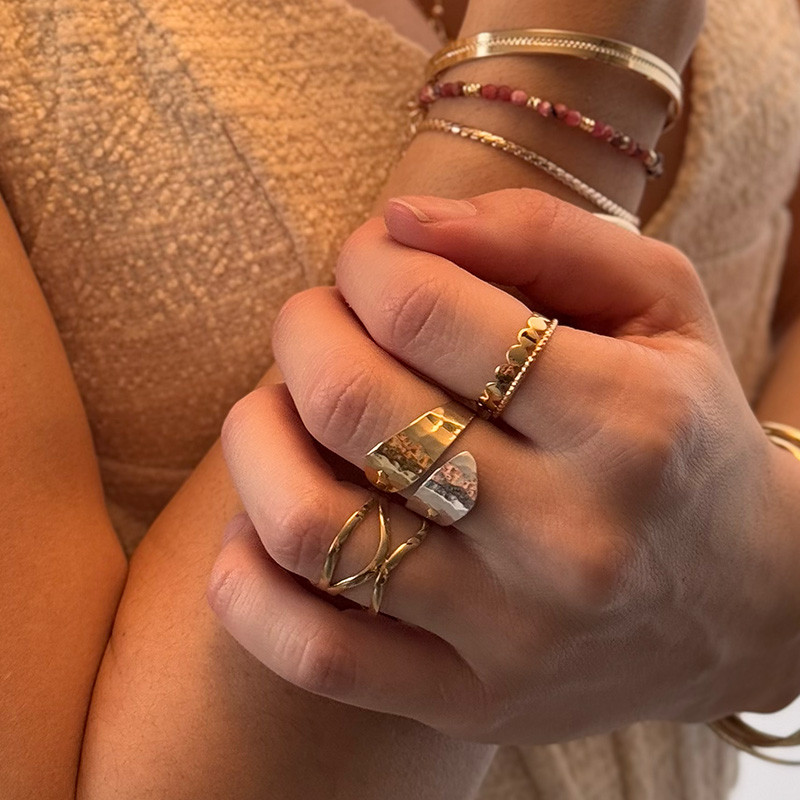 Bague enlacée or et argent mixés martelée