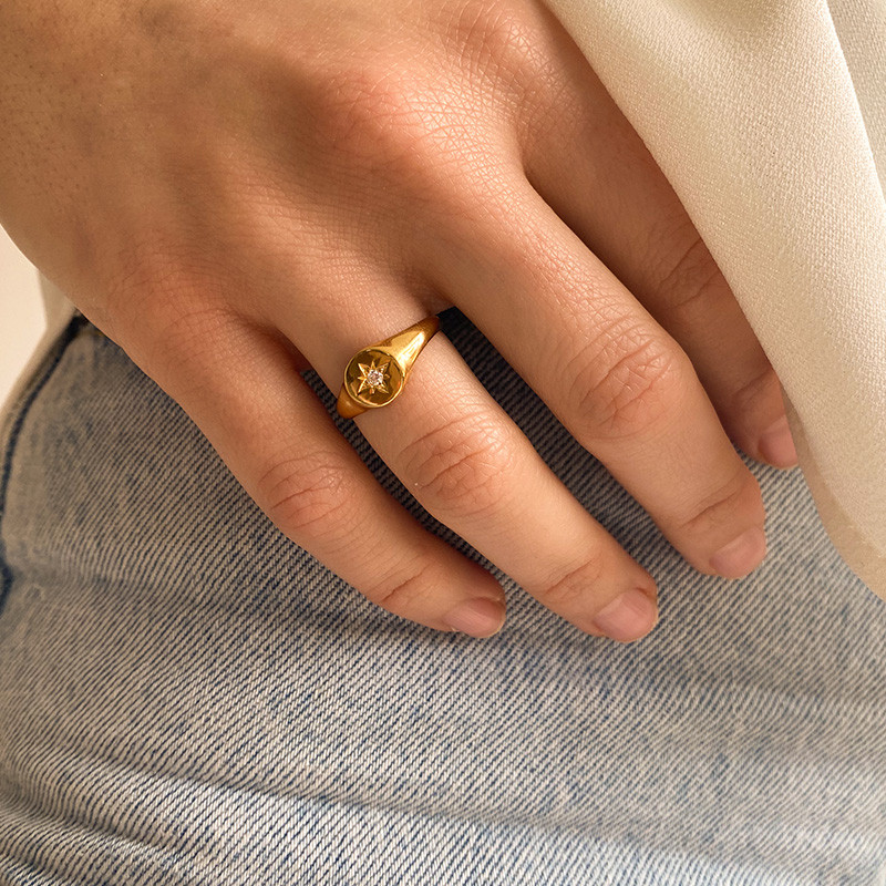 Bague dorée chevalière étoile