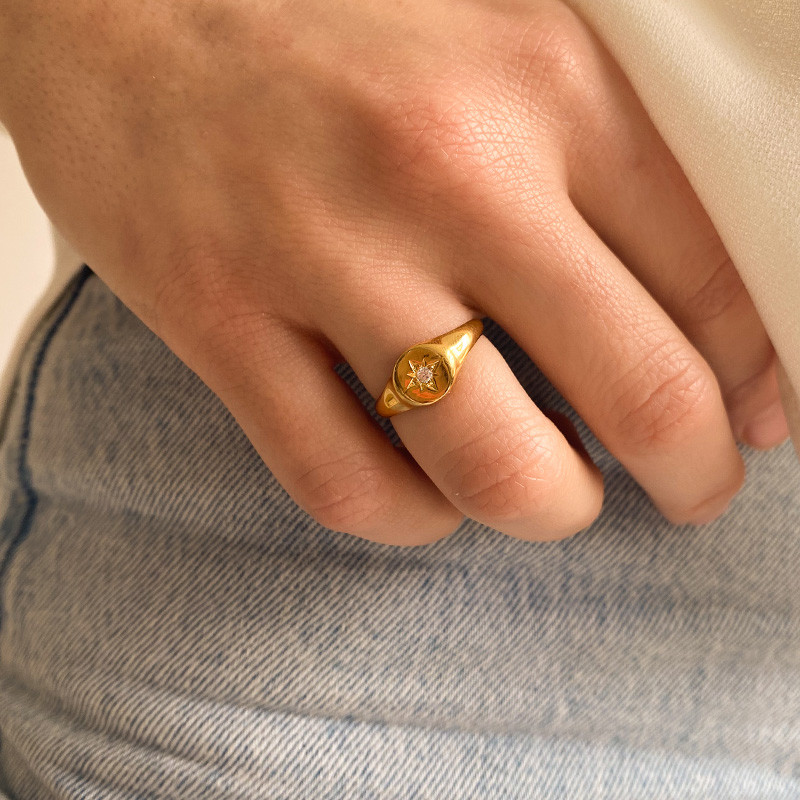 Bague dorée chevalière étoile