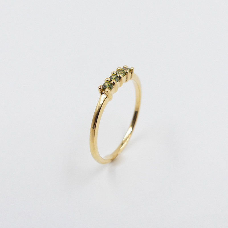 Bague fine Dorée 4 strass verts