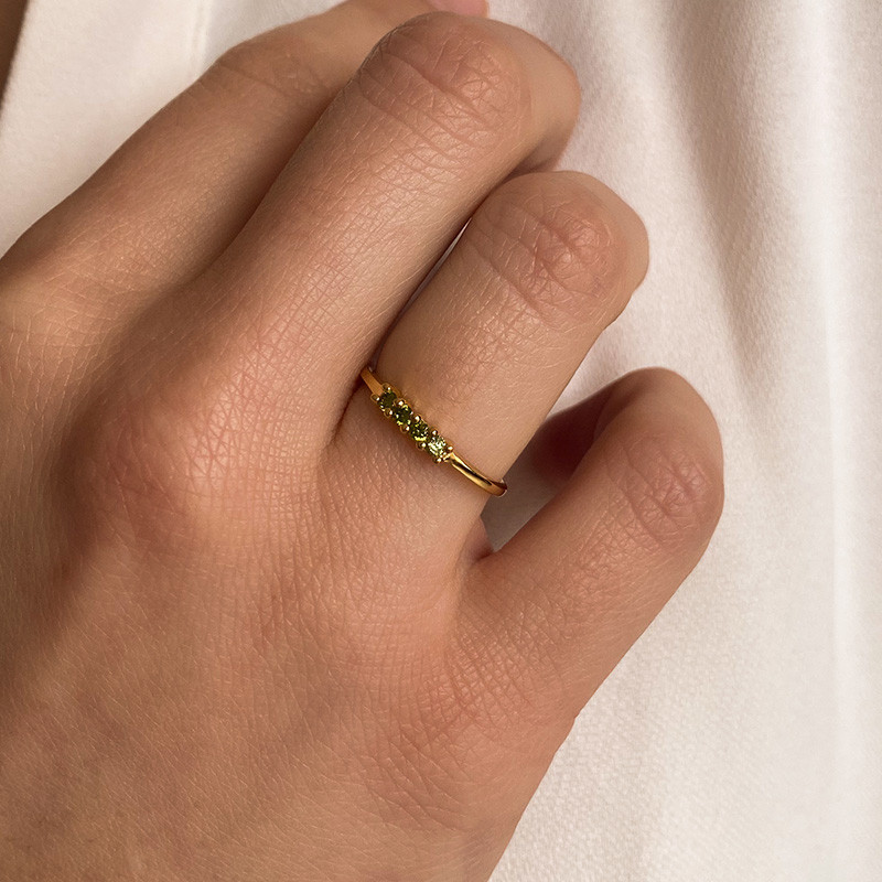 Bague fine Dorée 4 strass verts