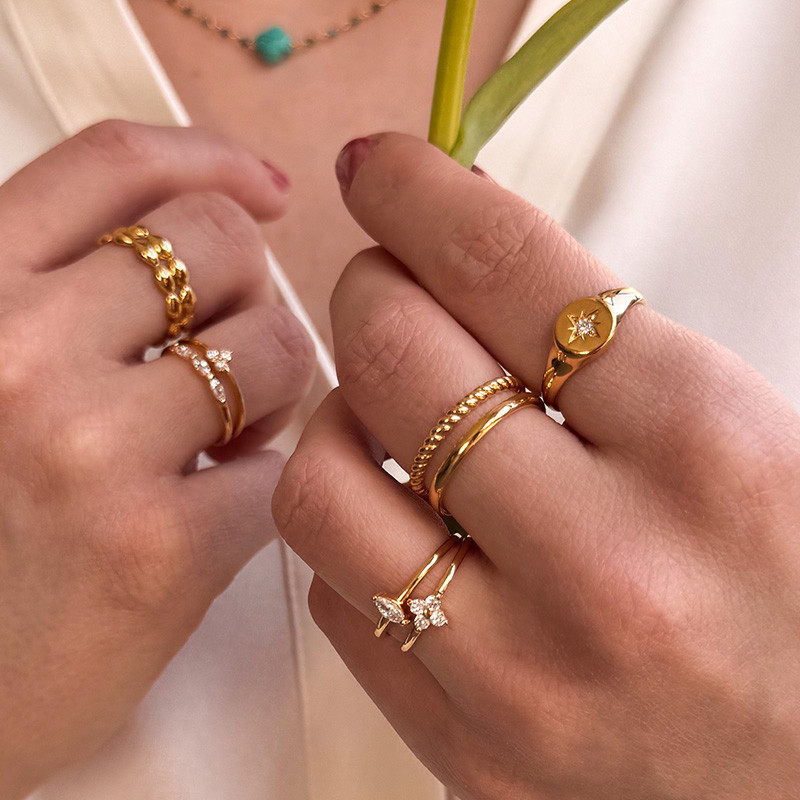 Bague dorée chevalière étoile