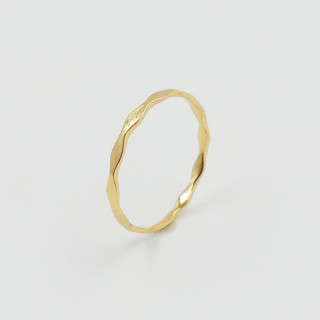 Bague dorée fine vague