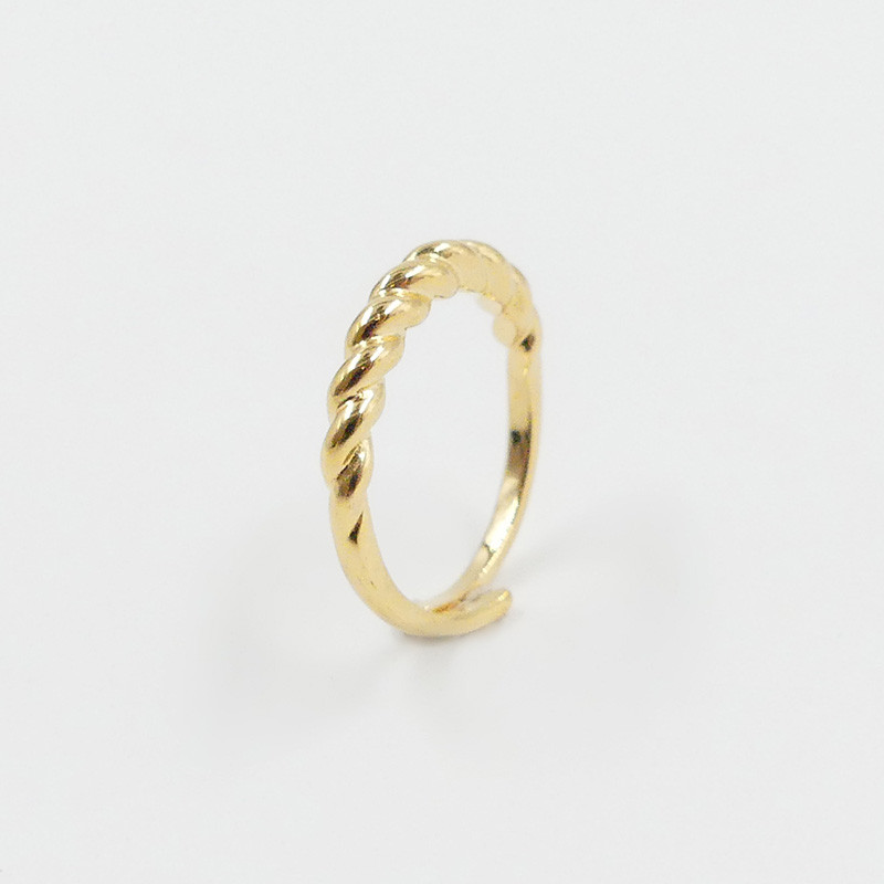 Bague dorée fine torsadée ajustable