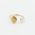 Bague dorée ouverte Coquillage et perle