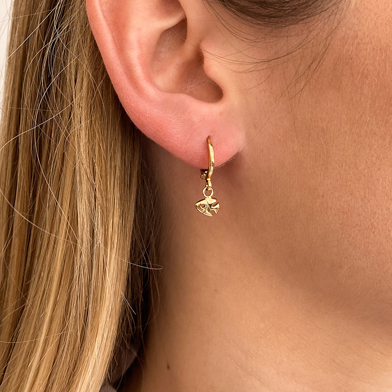 Boucle à l'unité dorée poisson