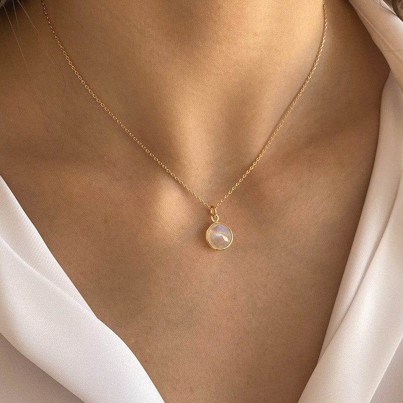 Collier Plaqué or pendentif pierre de lune
