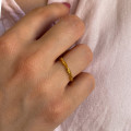 Bague dorée fine ondulée