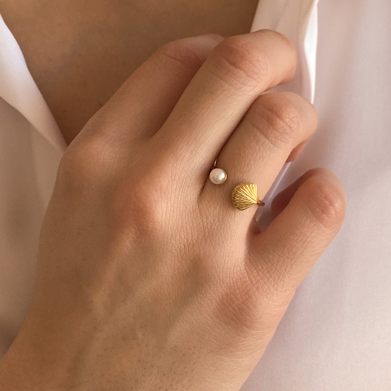 Bague dorée ouverte Coquillage et perle
