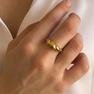 Bague dorée torsadée