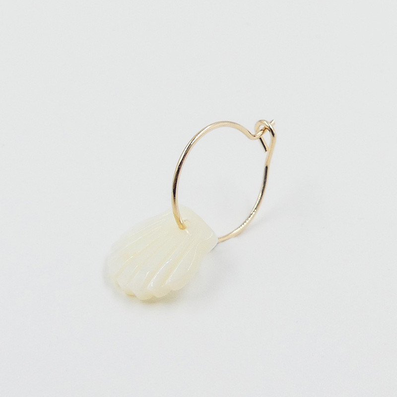 Boucle à l'unité plaqué or coquillage nacre